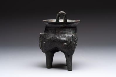 A Chinese archaic bronze tripod food vessel, 'li 鬲', Western Zhou