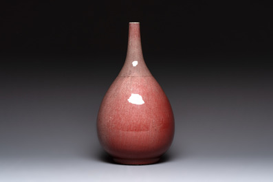 A Chinese copper-red-glazed vase, 18/19th C.