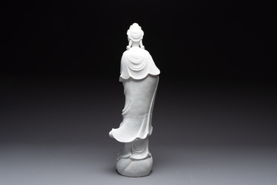 A large Chinese Dehua blanc de Chine figure of Guanyin, 19/20th C.