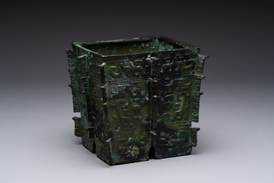 A Chinese archaic bronze ritual wine vessel, 'yi 彝', Shang