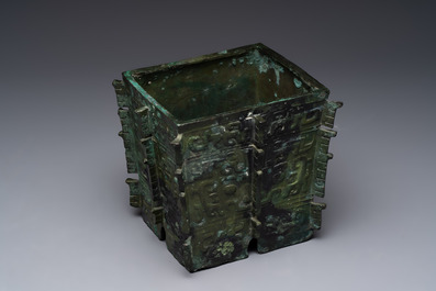 A Chinese archaic bronze ritual wine vessel, 'yi 彝', Shang