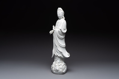 A large Chinese Dehua blanc de Chine figure of Guanyin, 19/20th C.