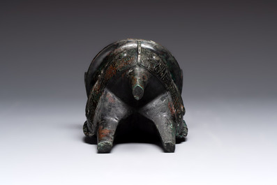 A Chinese archaic bronze tripod food vessel, 'li 鬲', Western Zhou