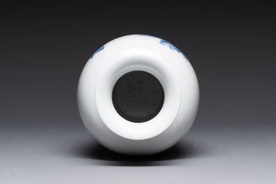 A Chinese blue and white 'magnolia' vase, Jingdezhen mark, 20th C.