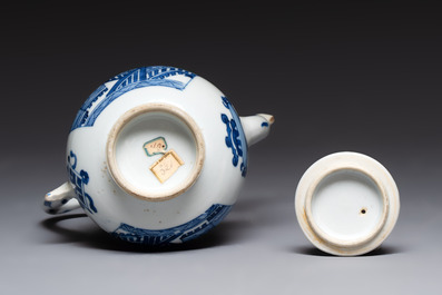A Chinese blue and white ewer and cover, Kangxi