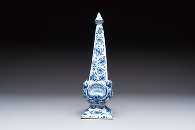 A blue and white Dutch Delft obelisk, late 17th C.