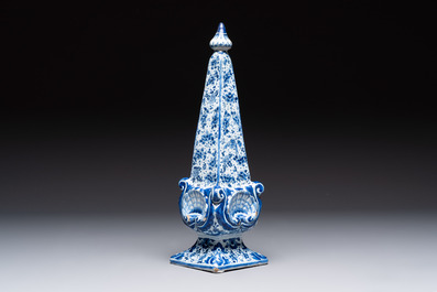 A blue and white Dutch Delft obelisk, late 17th C.