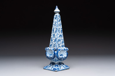 A blue and white Dutch Delft obelisk, late 17th C.