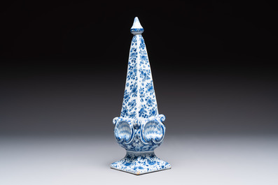 A blue and white Dutch Delft obelisk, late 17th C.