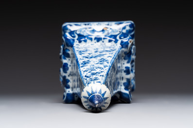 A blue and white Dutch Delft obelisk, late 17th C.