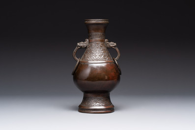 A Chinese archaistic bronze vase and three Japanese bronze vases, 14/18th C.