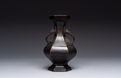 A Chinese archaistic bronze vase and three Japanese bronze vases, 14/18th C.