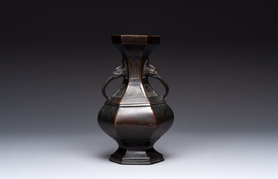 A Chinese archaistic bronze vase and three Japanese bronze vases, 14/18th C.
