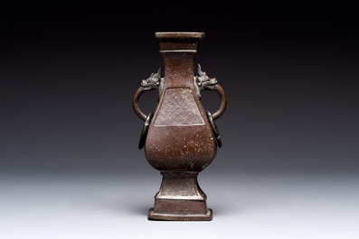 A Chinese archaistic bronze vase and three Japanese bronze vases, 14/18th C.