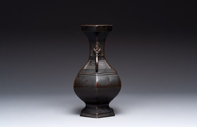 A Chinese archaistic bronze vase and three Japanese bronze vases, 14/18th C.