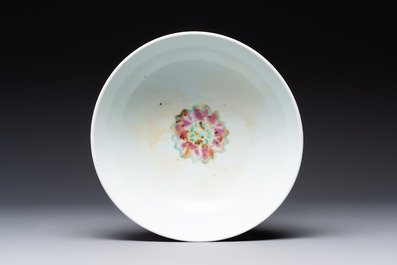 A Chinese famille rose Baragon Tuned bowl, Qianlong mark, 19th C.