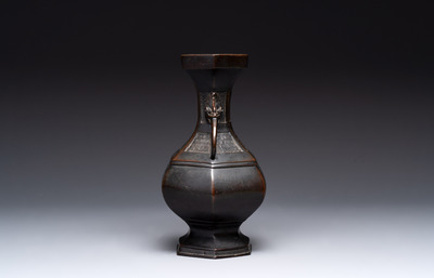 A Chinese archaistic bronze vase and three Japanese bronze vases, 14/18th C.