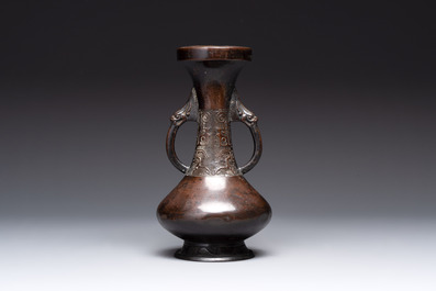 A Chinese archaistic bronze vase and three Japanese bronze vases, 14/18th C.