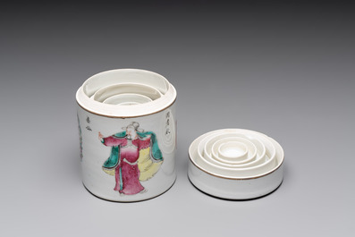 A set of five Chinese famille rose 'Wu Shuang Pu' nesting boxes and covers, 19th C.