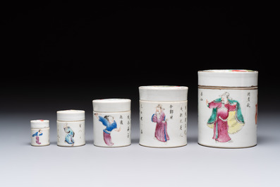 A set of five Chinese famille rose 'Wu Shuang Pu' nesting boxes and covers, 19th C.