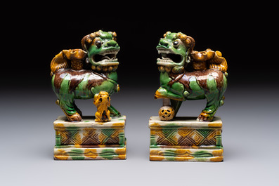 A pair of Chinese sancai-glazed Buddhist lions and an inkwell, 19th C.