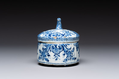 A small blue and white Dutch Delft tureen and cover with a foal finial, 18th C.