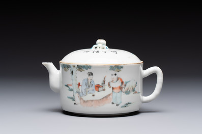 A Chinese blue and white 'dragon' brush pot and a qianjiang cai teapot, signed Wang Zhaoli 汪照藜, 19/20th C.