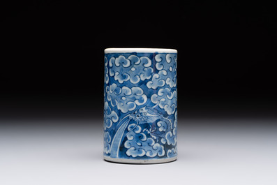 A Chinese blue and white 'dragon' brush pot and a qianjiang cai teapot, signed Wang Zhaoli 汪照藜, 19/20th C.