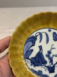 A rare Chinese blue and white yellow-glazed border chrysanthemum-shaped plate with figural design, hare mark, Jiajing