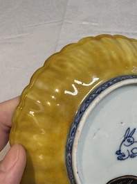 A rare Chinese blue and white yellow-glazed border chrysanthemum-shaped plate with figural design, hare mark, Jiajing