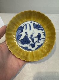 A rare Chinese blue and white yellow-glazed border chrysanthemum-shaped plate with figural design, hare mark, Jiajing