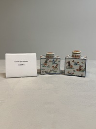 A pair of Chinese famille verte rectangular tea caddies and covers with fighting roosters, Kangxi