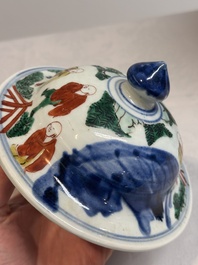 A pair of Chinese wucai vases and covers with court ladies and playing boys, Transitional period