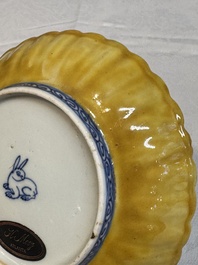 A rare Chinese blue and white yellow-glazed border chrysanthemum-shaped plate with figural design, hare mark, Jiajing