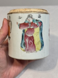 A pair of Chinese famille rose 'Wu Shuang Pu' boxes and covers, 19th C.