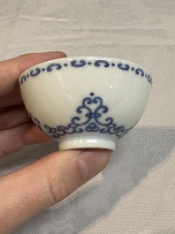 A Chinese blue and white cup with floral design, Yongzheng mark, 20th C.