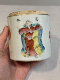 A pair of Chinese famille rose 'Wu Shuang Pu' boxes and covers, 19th C.