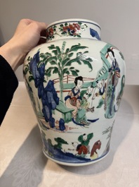 A pair of Chinese wucai vases and covers with court ladies and playing boys, Transitional period