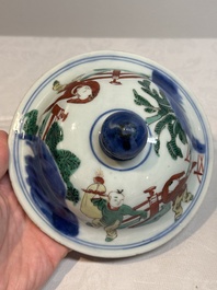 A pair of Chinese wucai vases and covers with court ladies and playing boys, Transitional period