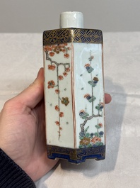 A pair of Chinese famille verte hexagonal tea caddies and covers with floral design, Kangxi