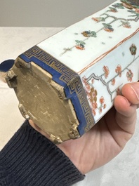 A pair of Chinese famille verte hexagonal tea caddies and covers with floral design, Kangxi