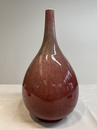 A Chinese copper-red-glazed vase, 18/19th C.