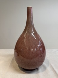 A Chinese copper-red-glazed vase, 18/19th C.