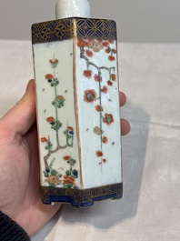 A pair of Chinese famille verte hexagonal tea caddies and covers with floral design, Kangxi