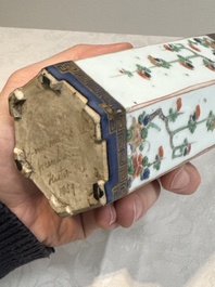 A pair of Chinese famille verte hexagonal tea caddies and covers with floral design, Kangxi