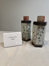 A pair of Chinese famille verte hexagonal tea caddies and covers with floral design, Kangxi
