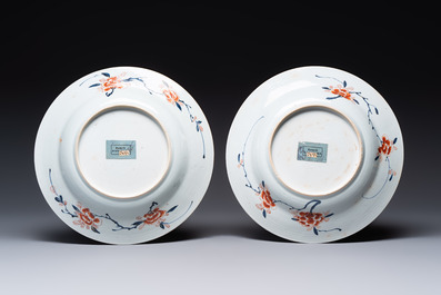 A pair of Chinese verte-Imari 'The Yang family female generals 楊門女將' dishes, Kangxi