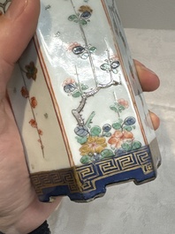 A pair of Chinese famille verte hexagonal tea caddies and covers with floral design, Kangxi