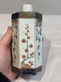 A pair of Chinese famille verte hexagonal tea caddies and covers with floral design, Kangxi