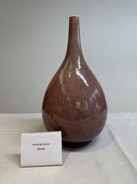 A Chinese copper-red-glazed vase, 18/19th C.